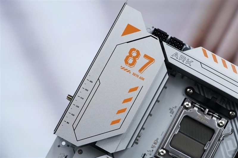 七彩虹CVN X870 ARK FROZEN V14方舟主板评测: 5G网卡+高频内存 锐龙9000舰队新旗舰