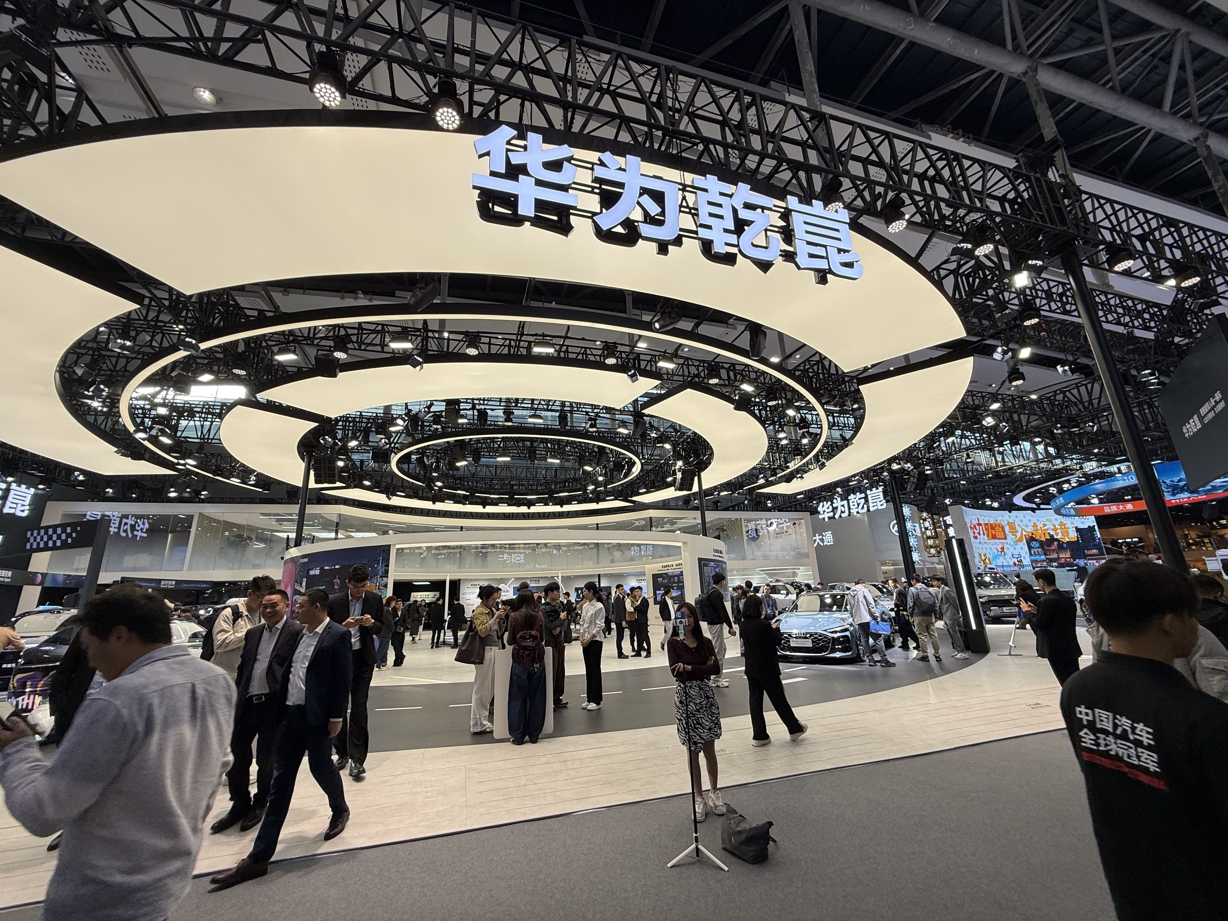 埃安首款增程车限时10.48万起售!综合续航1240公里,上车广汽自研辅助驾驶系统