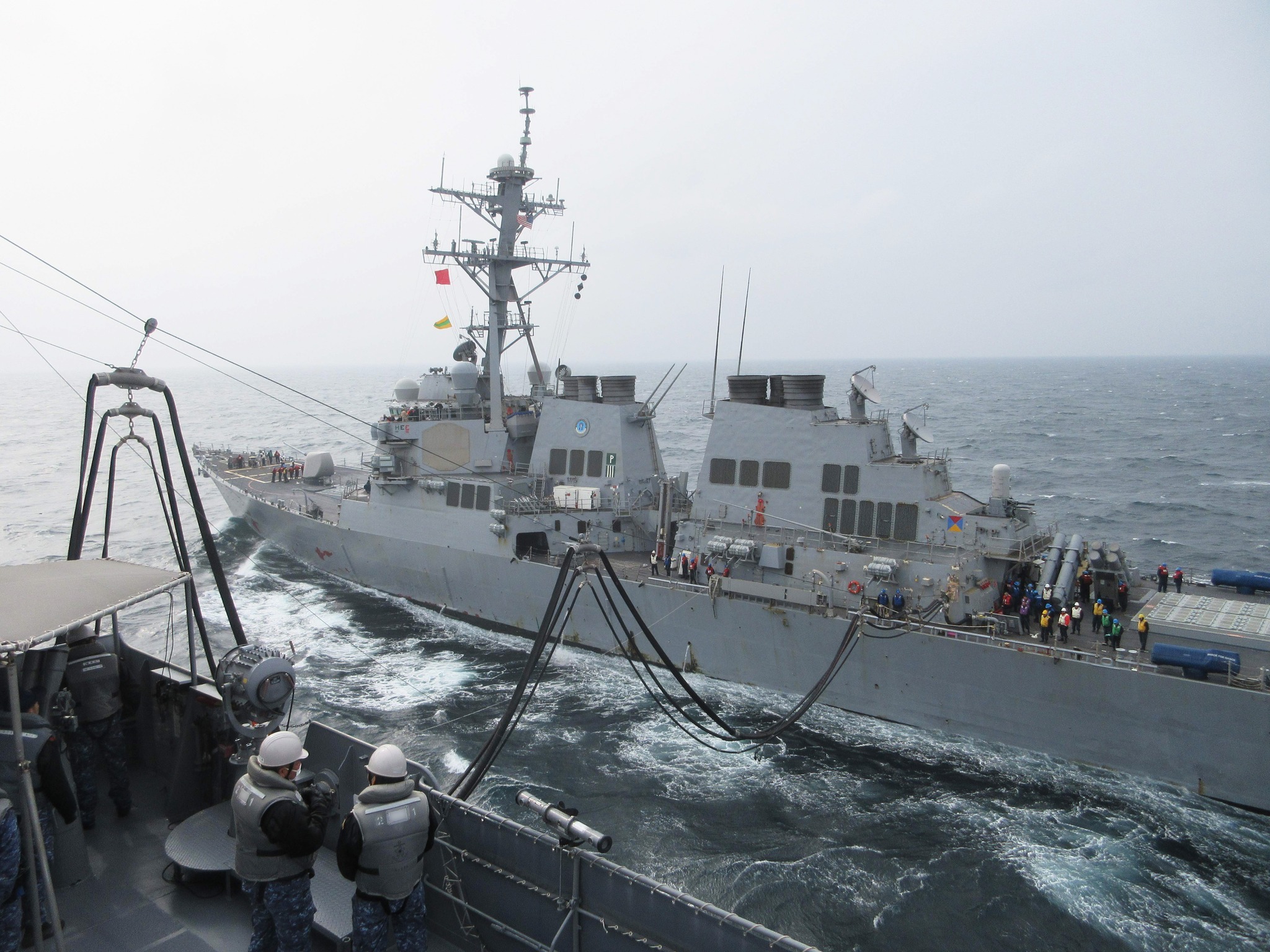 (资料图)2024年3月,日本海上自卫队十和田型补给舰AOE-424“滨名”号,在“可互换物流演习”24-1(ILEX24-1)中,为美国海军“阿利·伯克”级驱逐舰DDG-70“格蕾丝·霍珀”号进行液货补给 日本海上自卫队