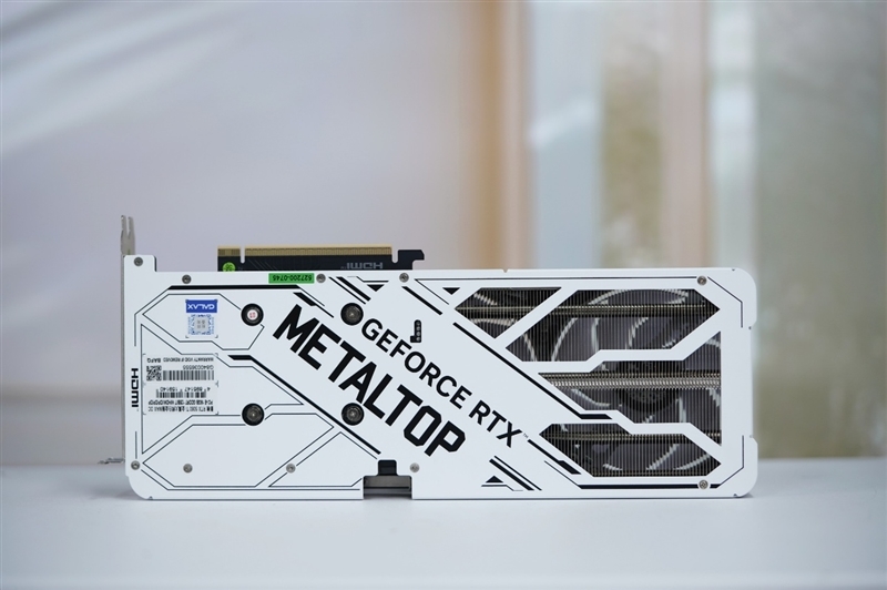 影驰RTX 5060 Ti金属大师白金版16GB MAX OC评测:DLSS 4加持4K游戏轻松流畅 纯白设计完美匹配影驰全家桶