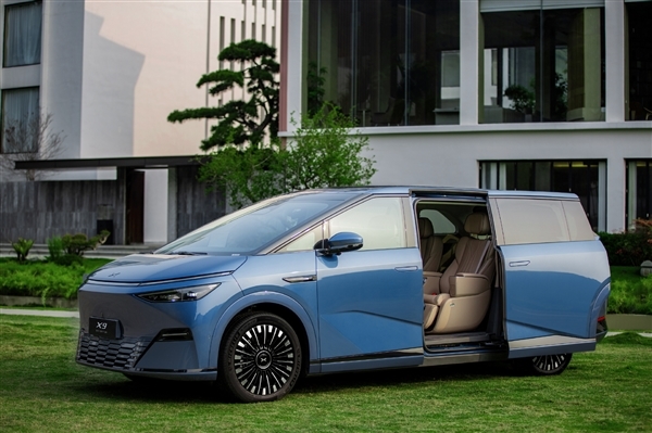 全系后轮转向最灵活的MPV 新款小鹏X9开卖:39.98万起