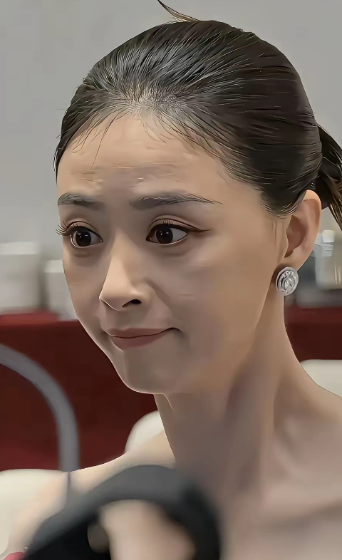 明星无滤镜大变样！蒋欣满脸褶、董璇一脸苦相、姜妍僵硬像假人