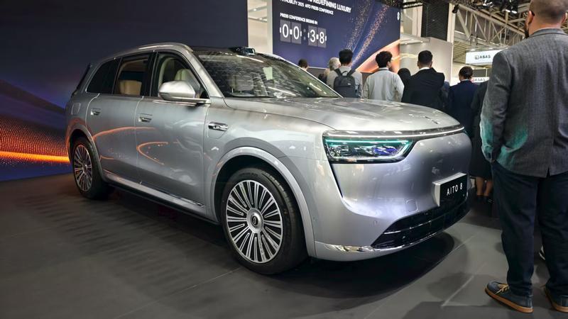 问界M5中东版首发亮相_问界_问界M9中东版设计语言