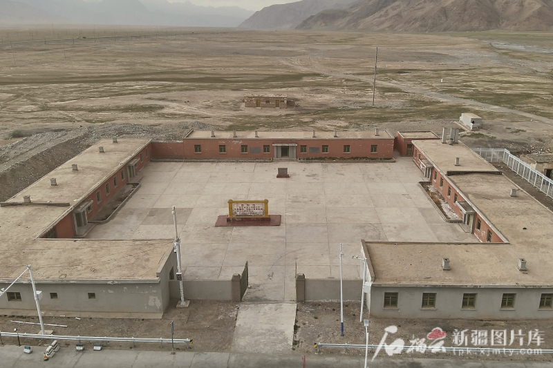 航拍红其拉甫气象导航站。李南辛摄