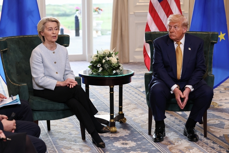 7月27日,冯德莱恩和特朗普在苏格兰会晤 IC photo