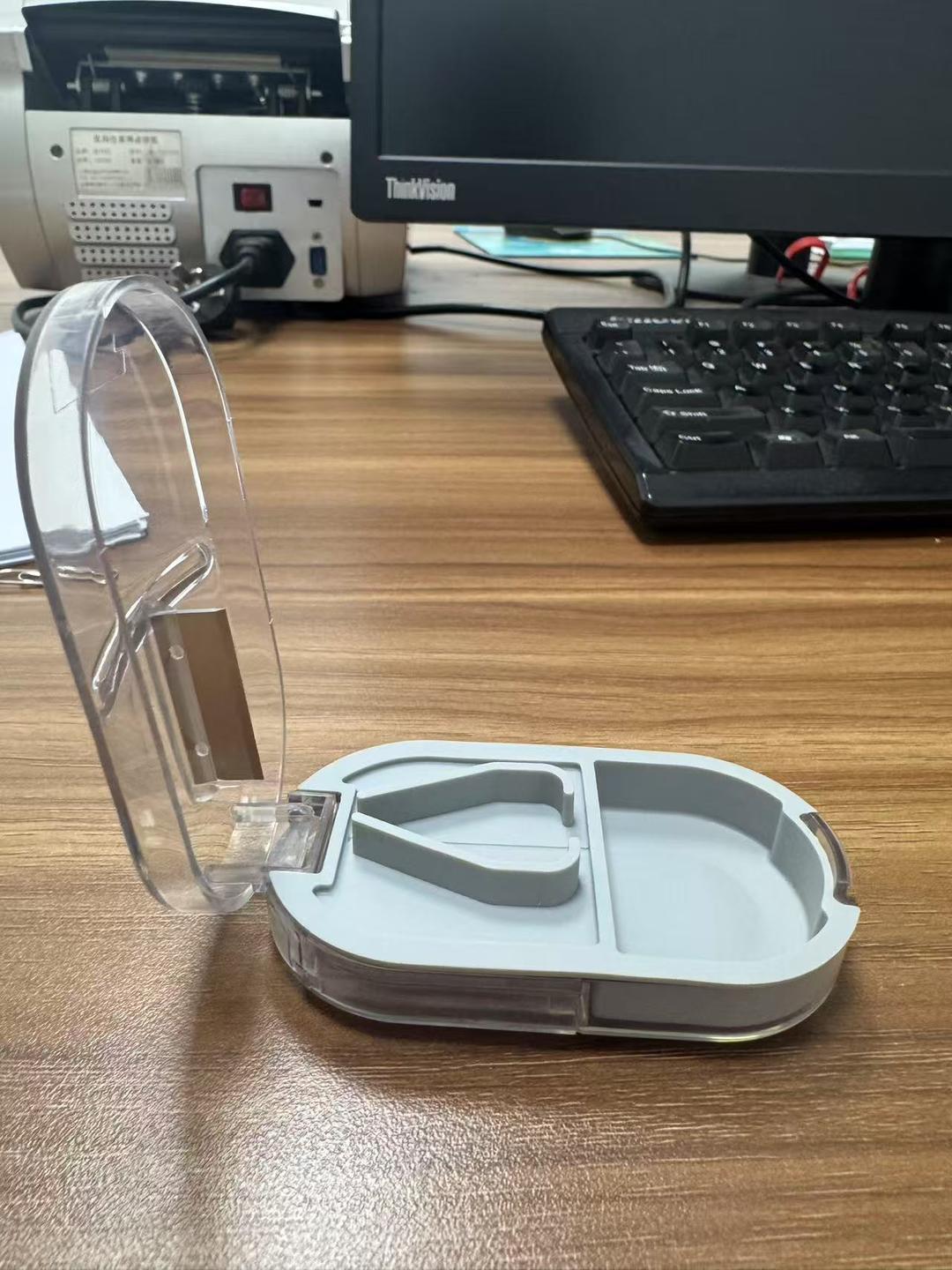 ▲割伤孩子手指的药品切割器 受访者供图