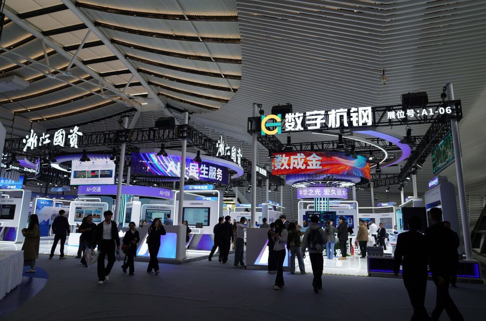 ↑ 这是11月6日拍摄的2025年世界互联网大会“互联网之光”博览会会场。新华社记者赵宇思摄