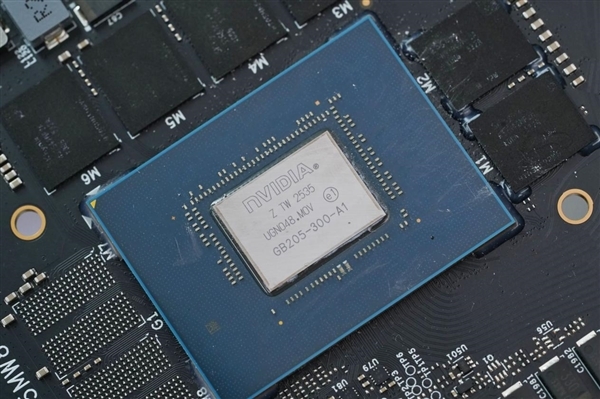 ITX性能小钢炮!七彩虹RTX 5070 Mini OC 12GB图赏