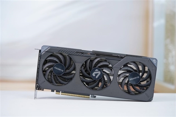 巧妙滑块设计!技嘉RTX 5060 Ti GAMING OC 16GB魔鹰图赏