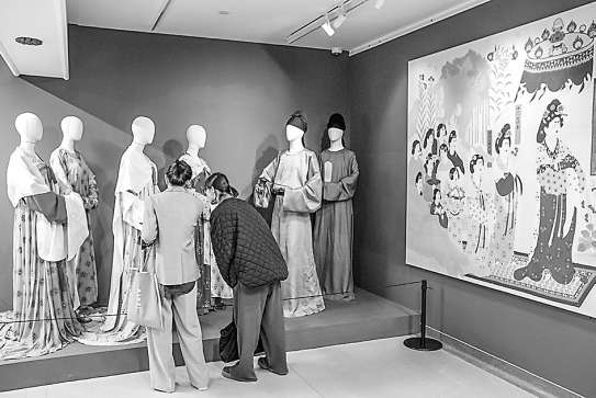 “如是莫高”敦煌艺术大展第二季今天在北京展览馆开幕。本报记者 武亦彬 摄