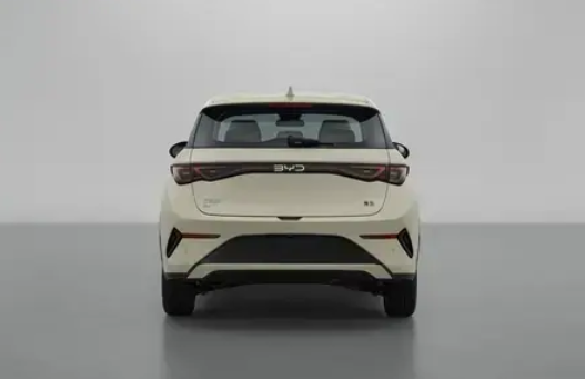 上市四年来首次改款!全新比亚迪海豚外观曝光:前脸大变样