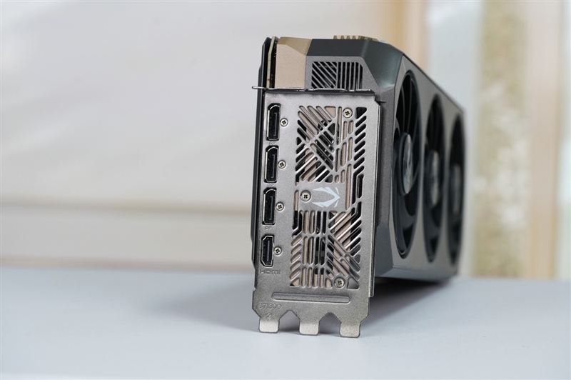 索泰RTX 5070 Ti AMP EXTREME INFINITY显卡评测：300W烤机不到61度 性能赶超RTX 4080