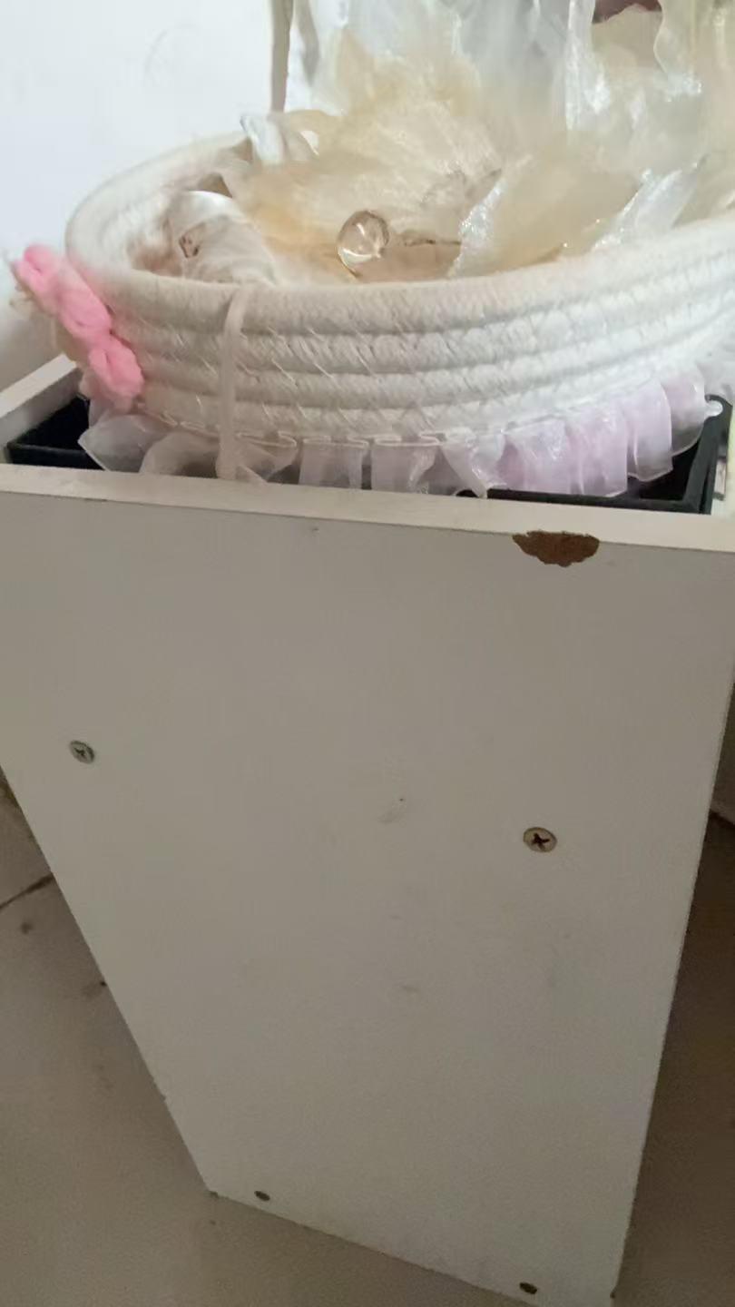 ▲李女士家的床头柜 受访者供图