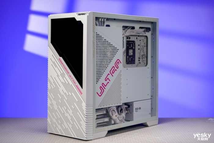 省心全家桶!iGame RTX 5060 Ti Ultra W OC 16GB+Ultra Family组合评测