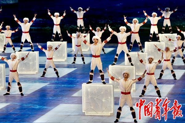 2月7日，哈尔滨，亚冬会开幕式上的文艺演出。中青报·中青网记者 李隽辉/摄