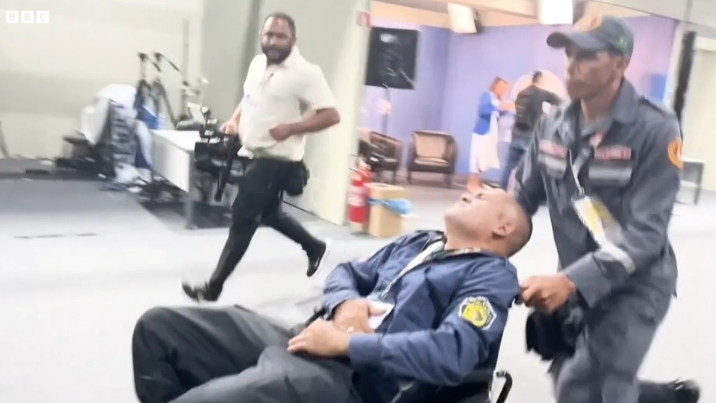 COP30峰会现场上演“全武行”