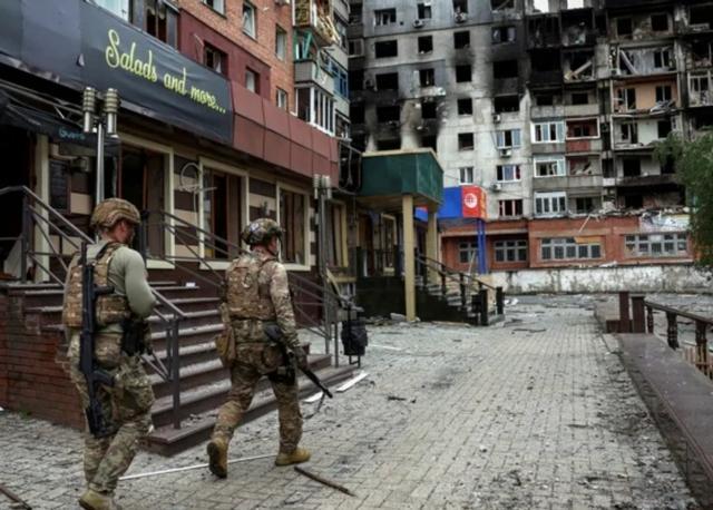 打𱄽年多,红军城战役接近尾声,濒临陷落