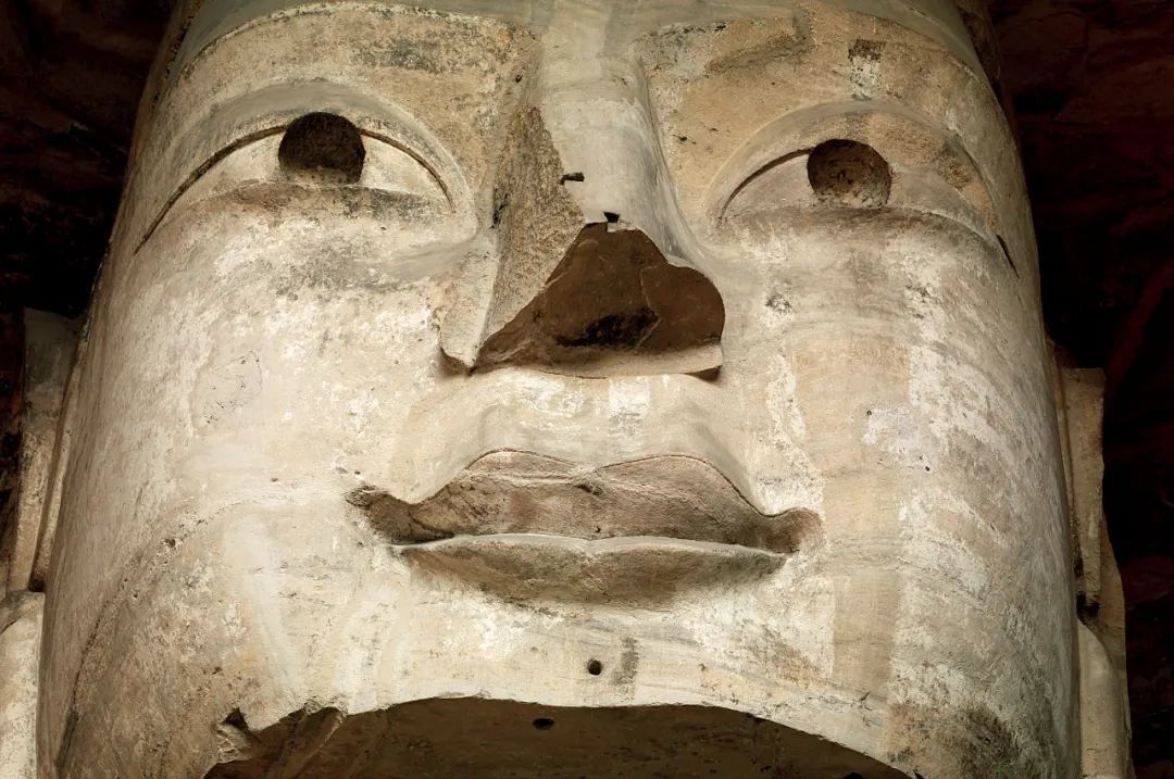 云冈第19窟佛像,双目眼球都已脱落。本文图/赵昆雨供图