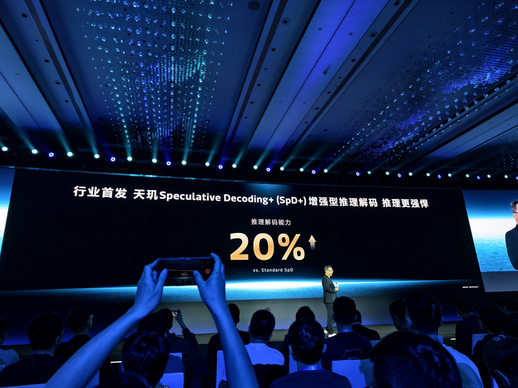 联发科天玑9400+芯片发布,AI性能大提升,游戏功耗更低__凤凰网