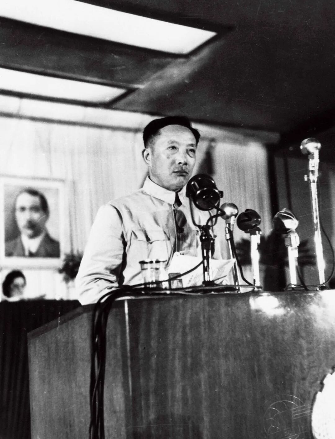 1949年9月24日,九三学社首席代表许德珩在政协第一届全体会议上发言。