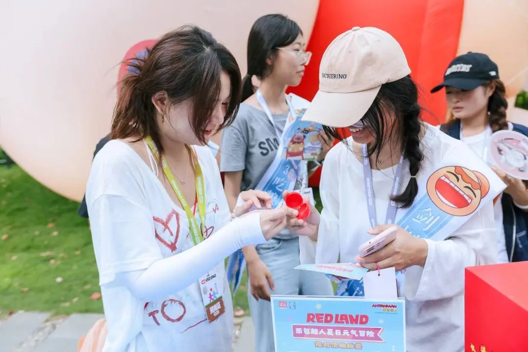 小红书痛了一座岛,二次元有了新玩法