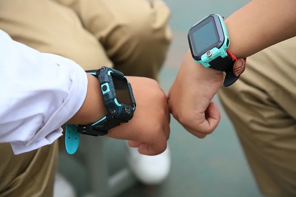 50万点赞当“大佬”,一只儿童电话手表竟成攀比工具?