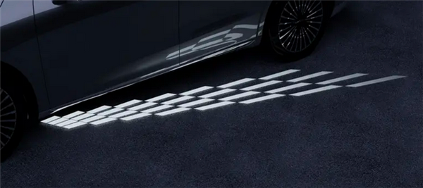 荣威中大型轿车M7 DMH实车首秀!将于下半年上市