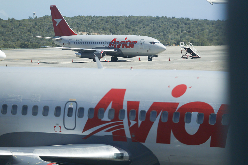 11月30日,委内瑞拉拉瓜伊拉,西蒙·玻利瓦尔国际机场。美国总统特朗普曾警告称委内瑞拉领空应被视为“关闭”,引发人们对美国可能采取军事行动的担忧。(视觉中国)