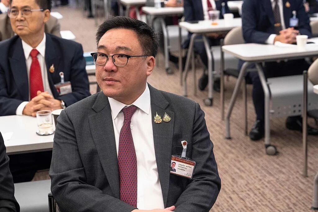 当地时间2024年8月15日,泰国曼谷,朱拉汶·阿蒙威瓦出席在议会举行的为泰党党内会议。图/视觉中国
