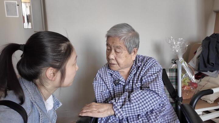 陈克秋向记者讲述往事。