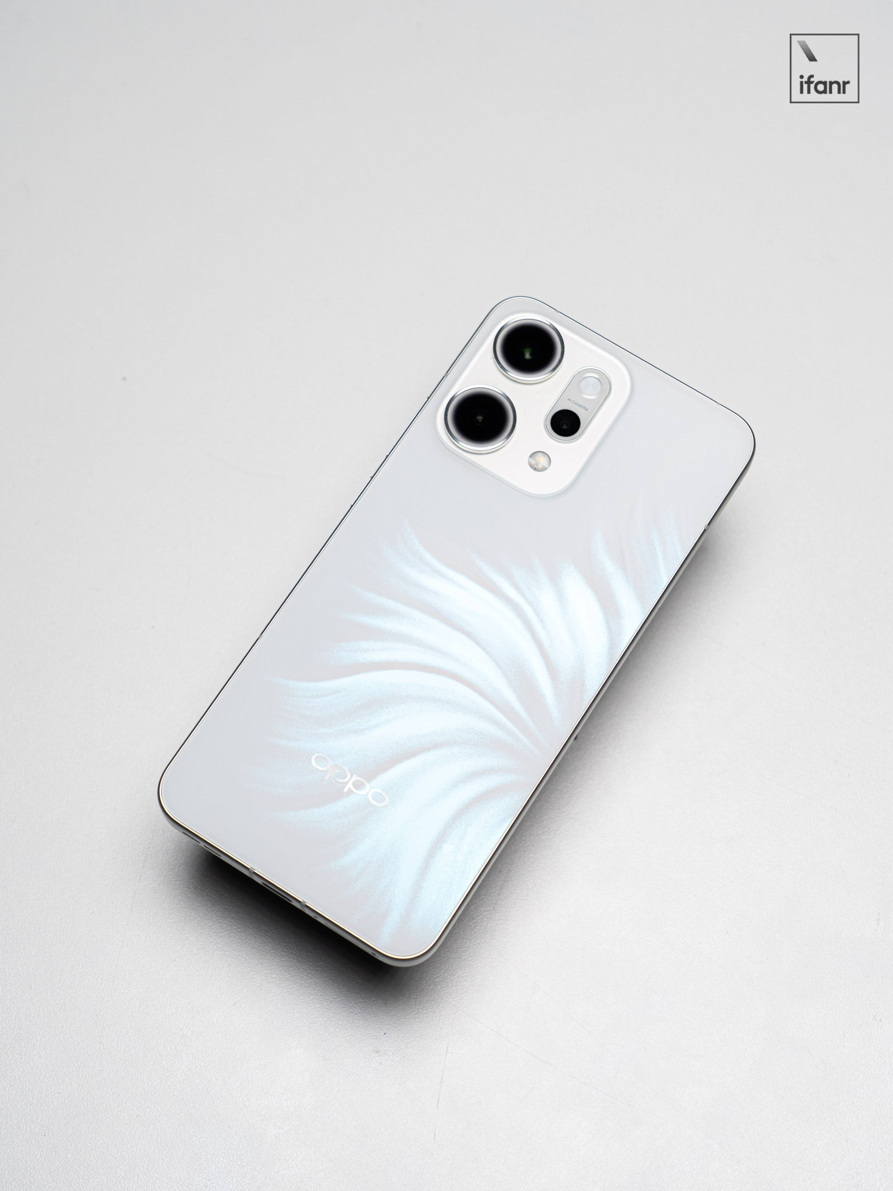 OPPO Reno14 Pro:全 5000 万像素四摄,将 Live Photo 拉进 4K HDR 时代 | 新品画报