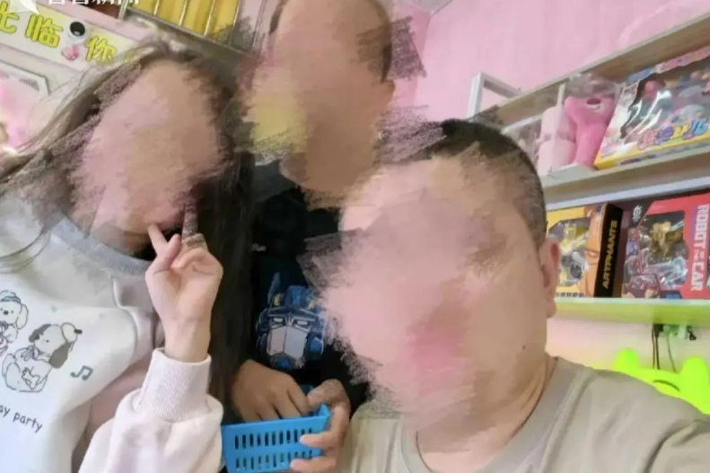 “男子离婚冷静期毒杀儿女案”受害家属起诉警方,当事妻子申请国赔