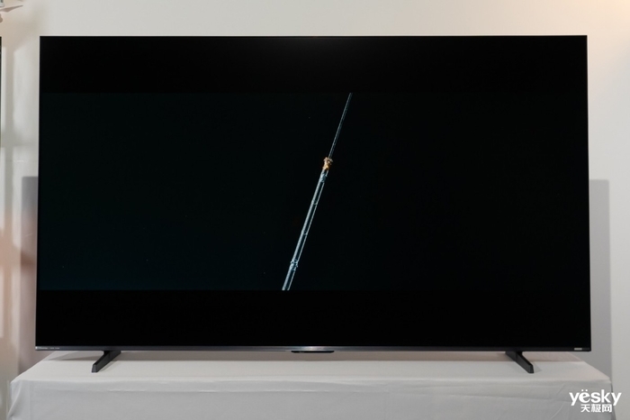海信小墨E5Q Pro评测:AI赋能画质与体验升级,客厅秒变世俱杯赛场