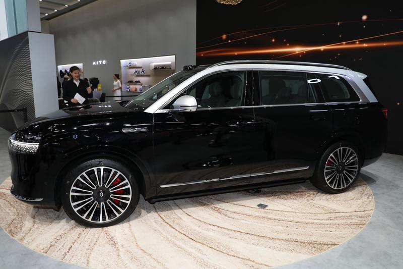 问界M5中东版首发亮相_问界_问界M9中东版设计语言