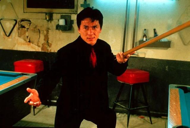 成龙在电影《尖峰时刻》中的剧照。图源:VCG