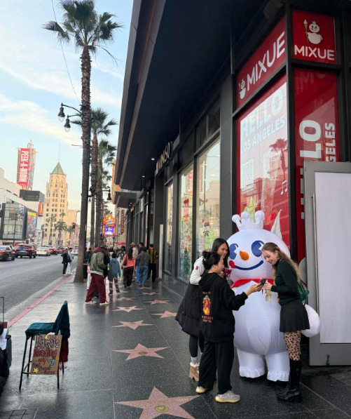 蜜雪冰城登陆美国好莱坞！定价2-5美元 首店日销800杯