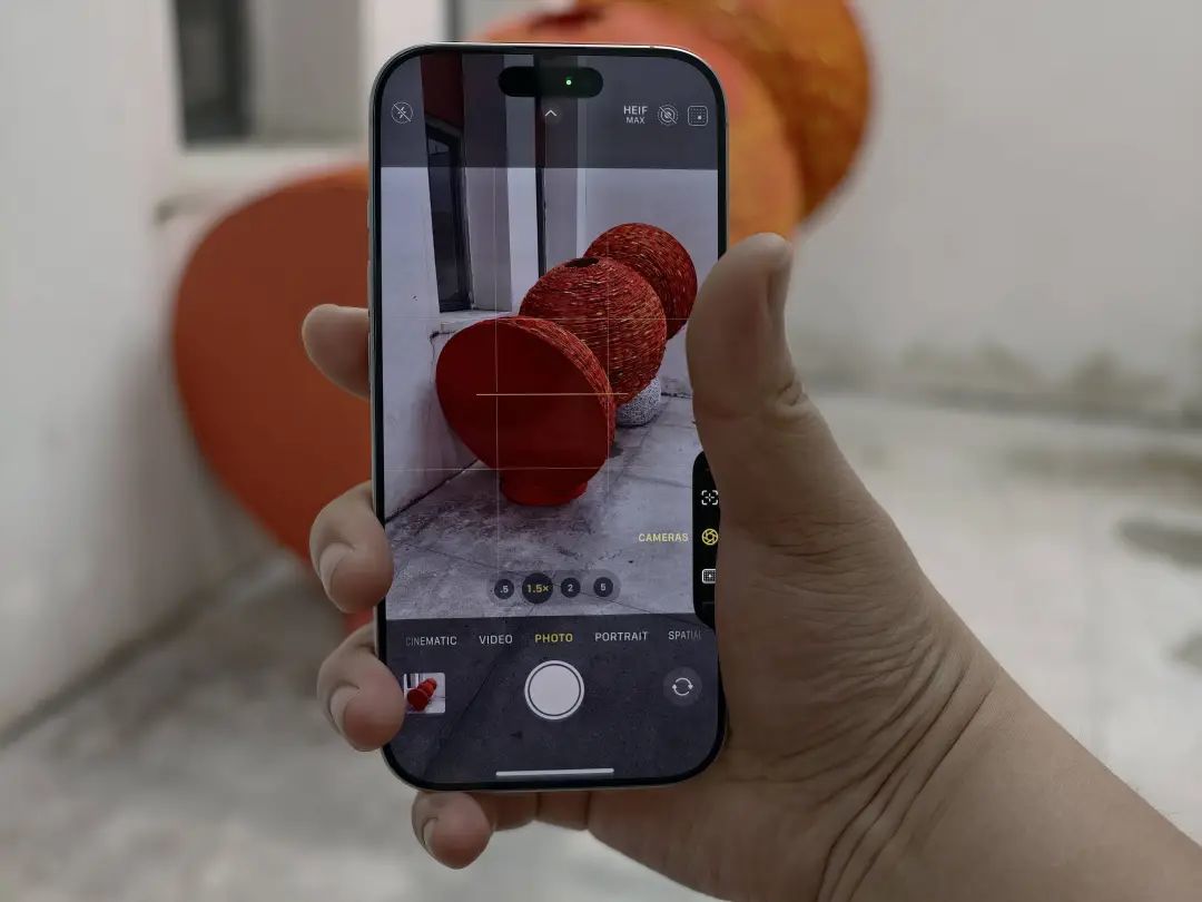 iPhone 上的拍照键:既不快捷,也不方便