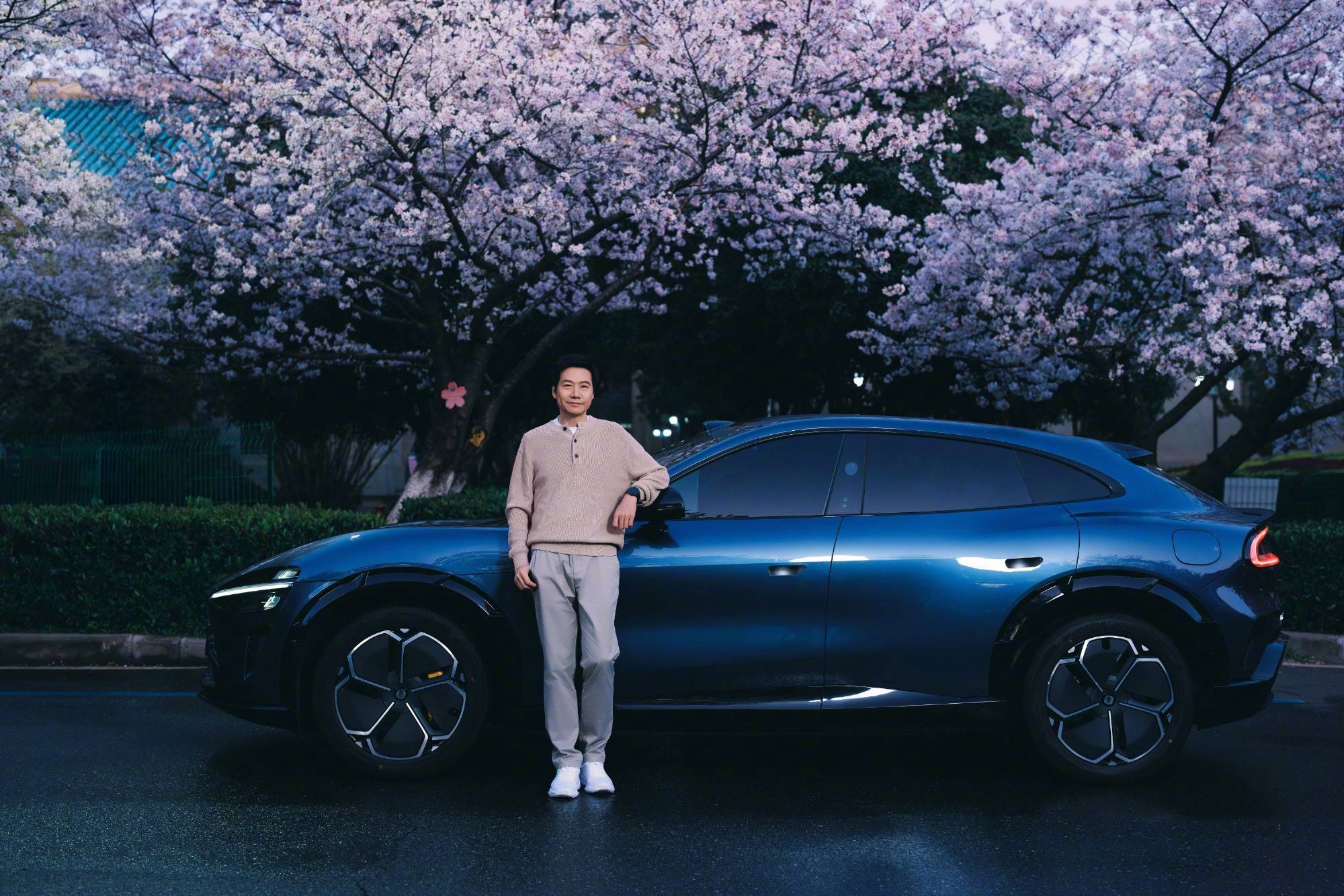 早报|苹果全球产品营销副总裁到访爱范儿/雷军闪现武大秀小米 YU7 樱花照/格力辟谣明珠电动车