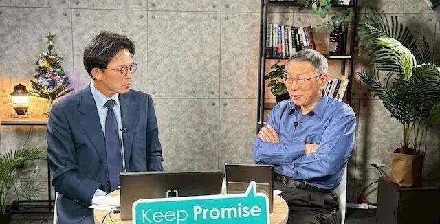 ▲柯文哲(右)与黄国昌同台直播