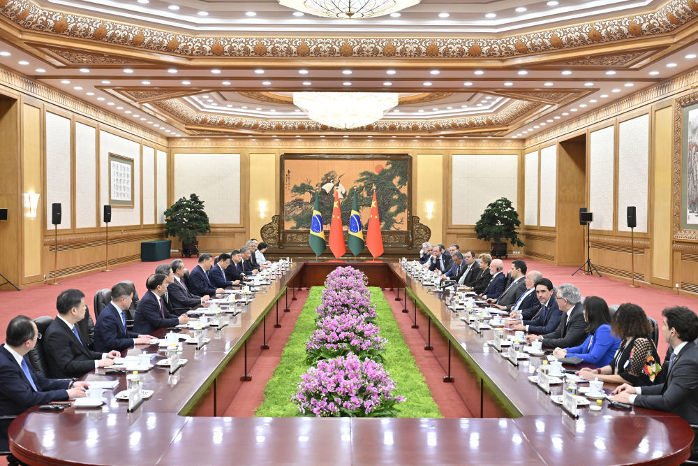 5月13日下午，国家主席习近平在北京人民大会堂同来华进行国事访问的巴西总统卢拉举行会谈。新华社记者 岳月伟 摄
