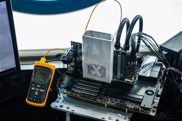 28999元!七彩虹RTX 5090D白火神显卡勇破7大世界纪录:频率超3.5GHz
