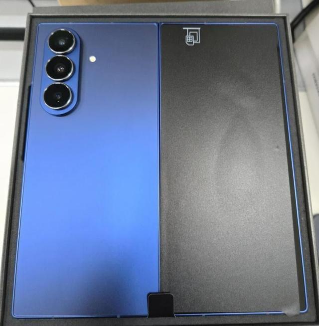 三星Galaxy Z Fold7折叠手机真机曝光:最薄处4.7/10.1毫米