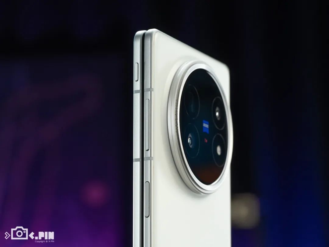 vivo刚出的这台折叠屏,我愿称它为“苹果最佳搭子”