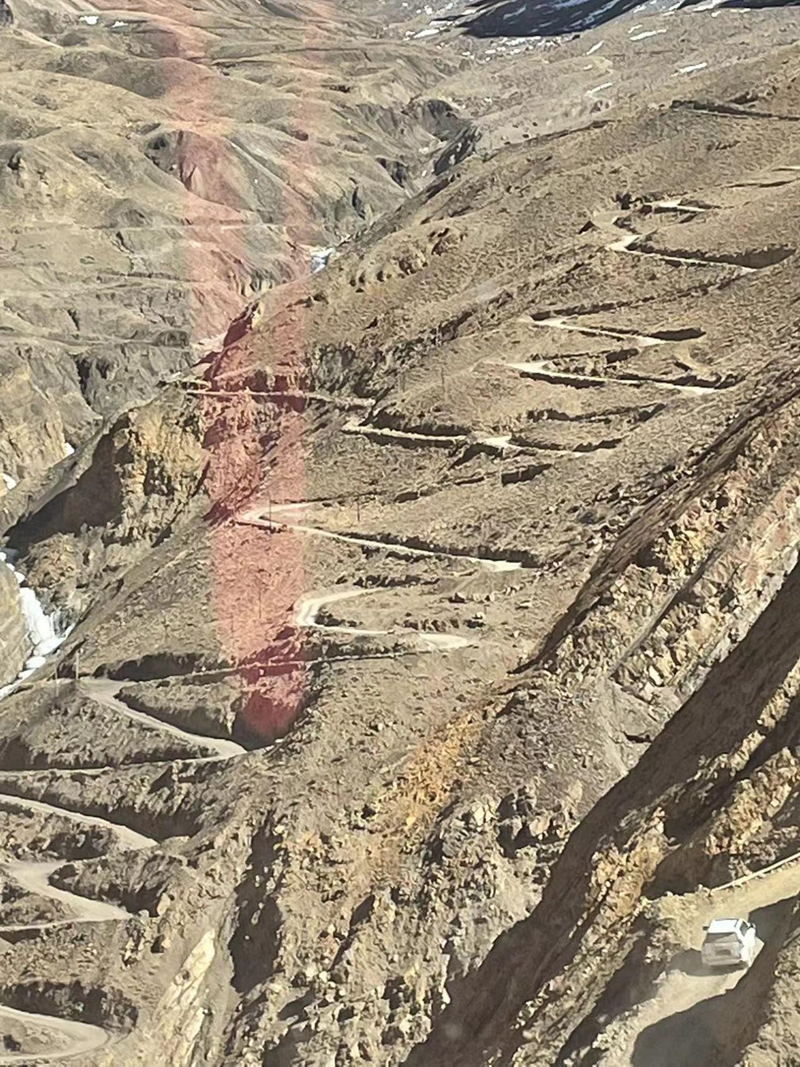 前往萨让乡的路。雷磊摄