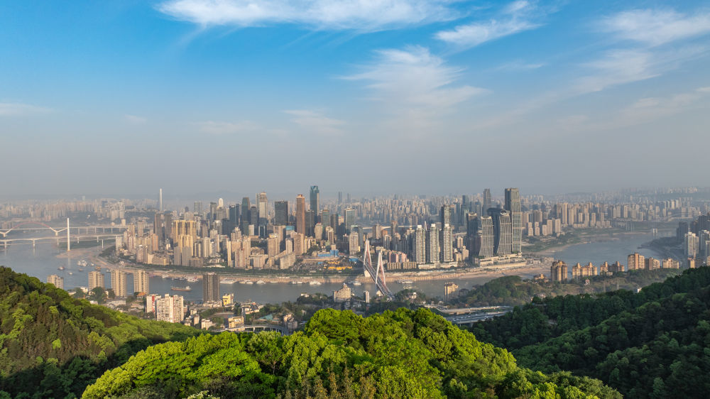 这是4月18日拍摄的重庆城市景观（无人机照片）。