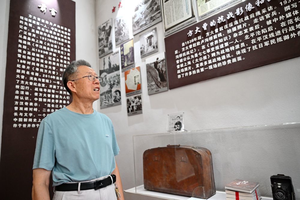 7月24日，孙进柱在讲述方大曾事迹。新华社记者 牟宇 摄