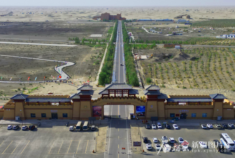 塔克拉玛干&middot;三五九旅文化旅游区外景。（8月12日无人机摄）