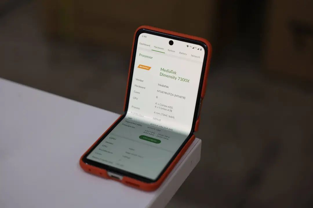 一台 1600 的小折叠,把三星 Z Fold7 打入了冷宫