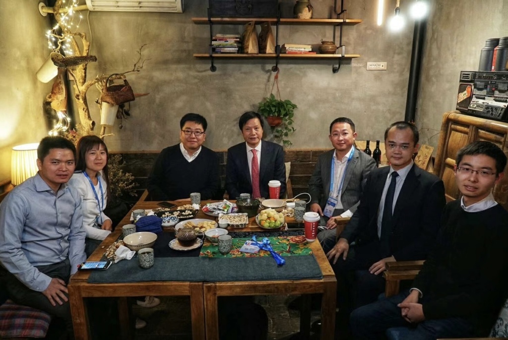 2017年王兴兴参与雷军、王兴等“大佬”的饭局。