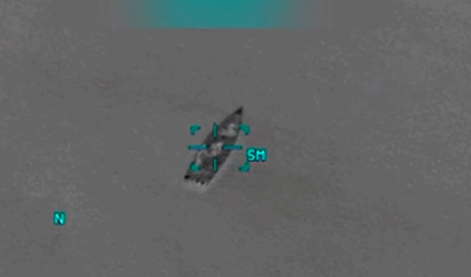 △特朗普在社交平臺發(fā)布的美軍打擊“販毒船只”畫面